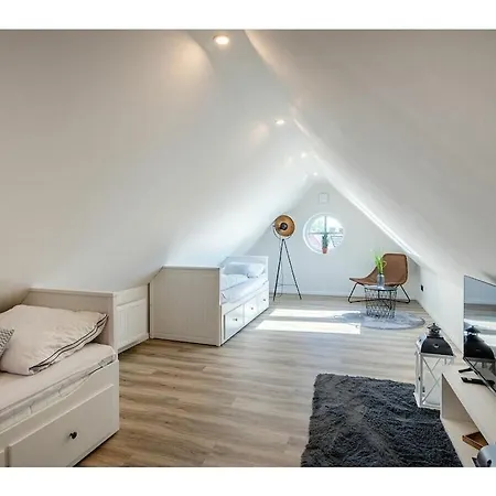 With 3 Bedrooms بيت للعطل *